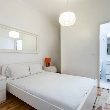 Bright And Nice 3 Bd Flats In Dt Martim Moniz Square شقة *