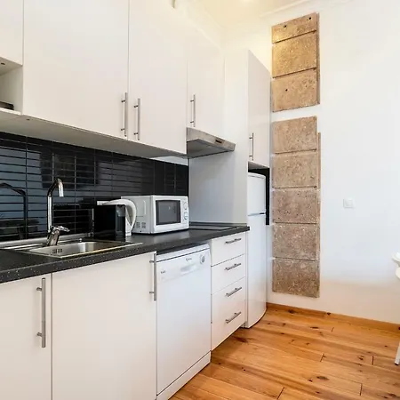 Bright And Nice 3 Bd Flats In Dt Martim Moniz Square شقة *