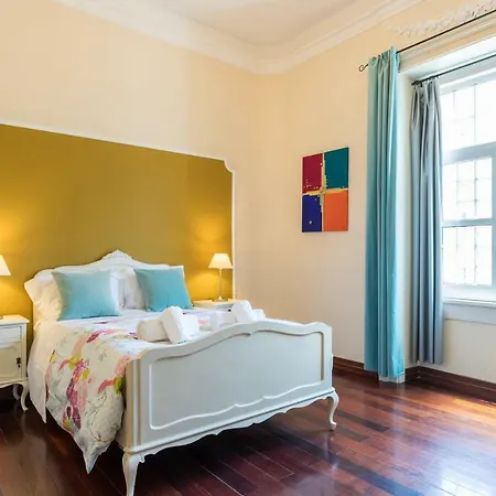 Bright And Nice 3 Bd Flats In Dt Martim Moniz Square Appartement *