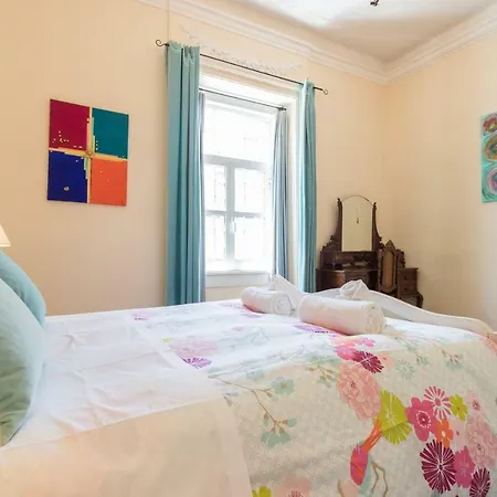 Bright And Nice 3 Bd Flats In Dt Martim Moniz Square