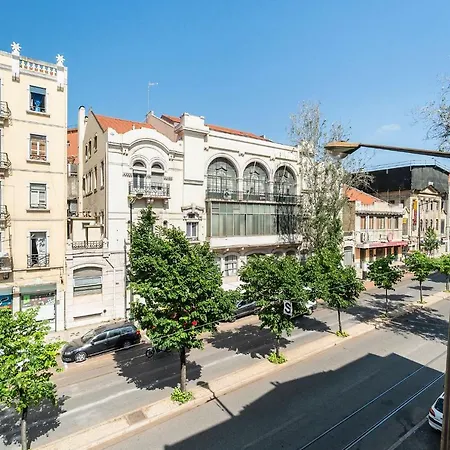 Bright And Nice 3 Bd Flats In Dt Martim Moniz Square شقة *