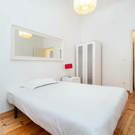 Bright And Nice 3 Bd Flats In Dt Martim Moniz Square